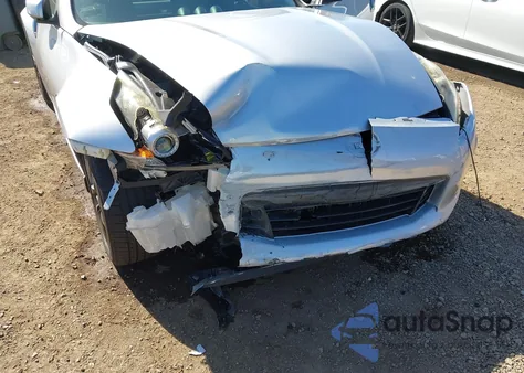 2019 Nissan 370Z z USA, uszkodzony, nr VIN JN1AZ4EHXKM422081